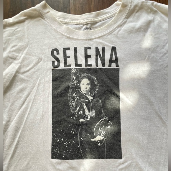 Official Selena Quintanilla Cropped Long Sleeve Graphic Tee - Picture 3 of 7